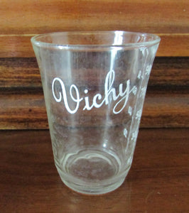 ancien verre de cure Vichy avec son étui osier XIXème